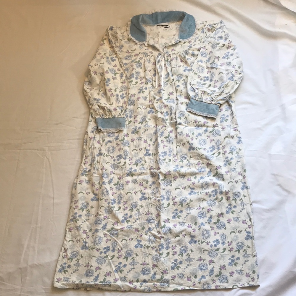 Vintage Vanity Fair Night Gown Granny core